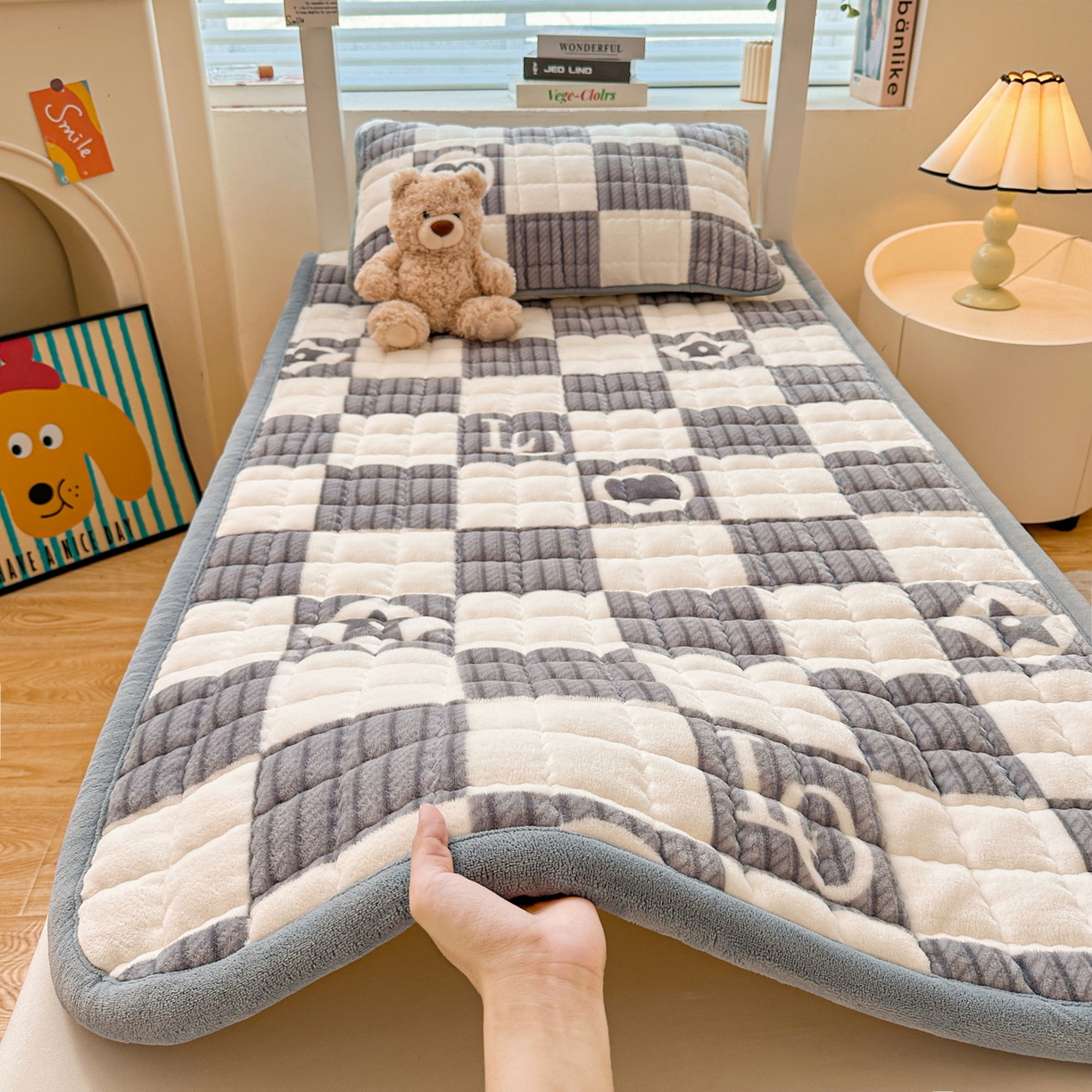 91家纺网 家纺一手货源 找家纺 （总）爱思凯家纺 2025新款水晶边-牛奶绒学生床褥-第三批