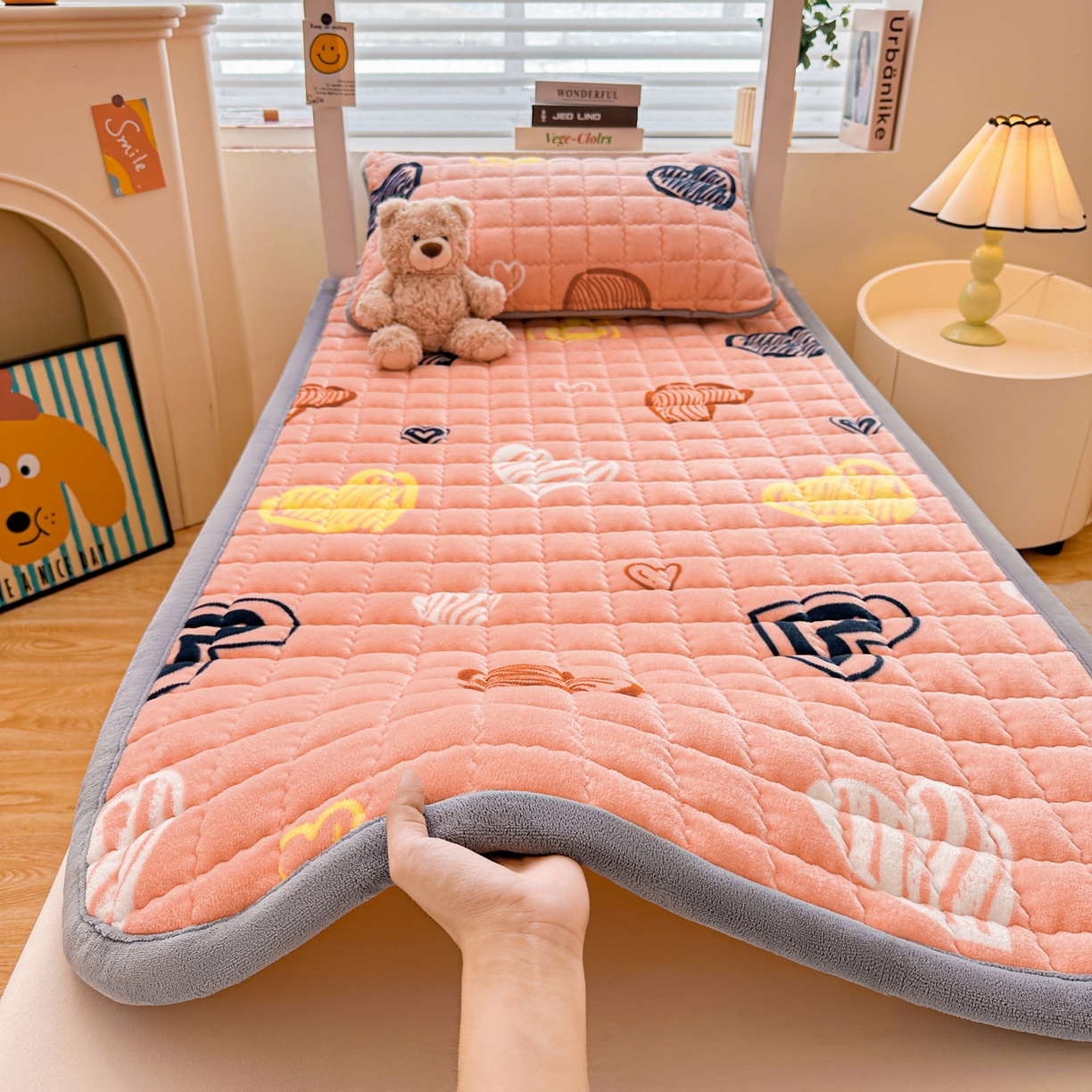 91家纺网 家纺一手货源 找家纺 （总）爱思凯家纺 2025新款水晶边-牛奶绒学生床褥-第三批