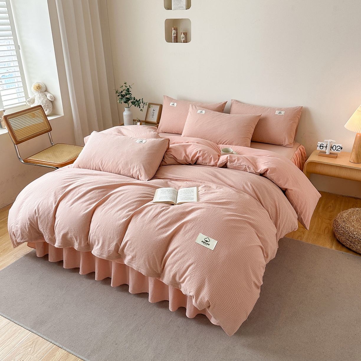 91家纺网 家纺一手货源 找家纺 笠裙家纺 2025新款A类色织全棉纯棉水洗棉床裙四件套 粉青年