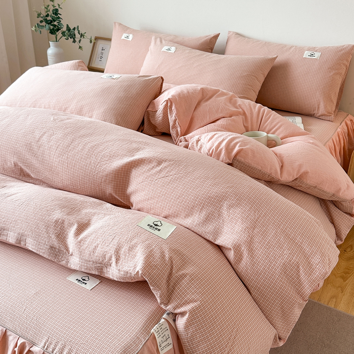 91家纺网 家纺一手货源 找家纺 笠裙家纺 2025新款A类色织全棉纯棉水洗棉床裙四件套 粉青年