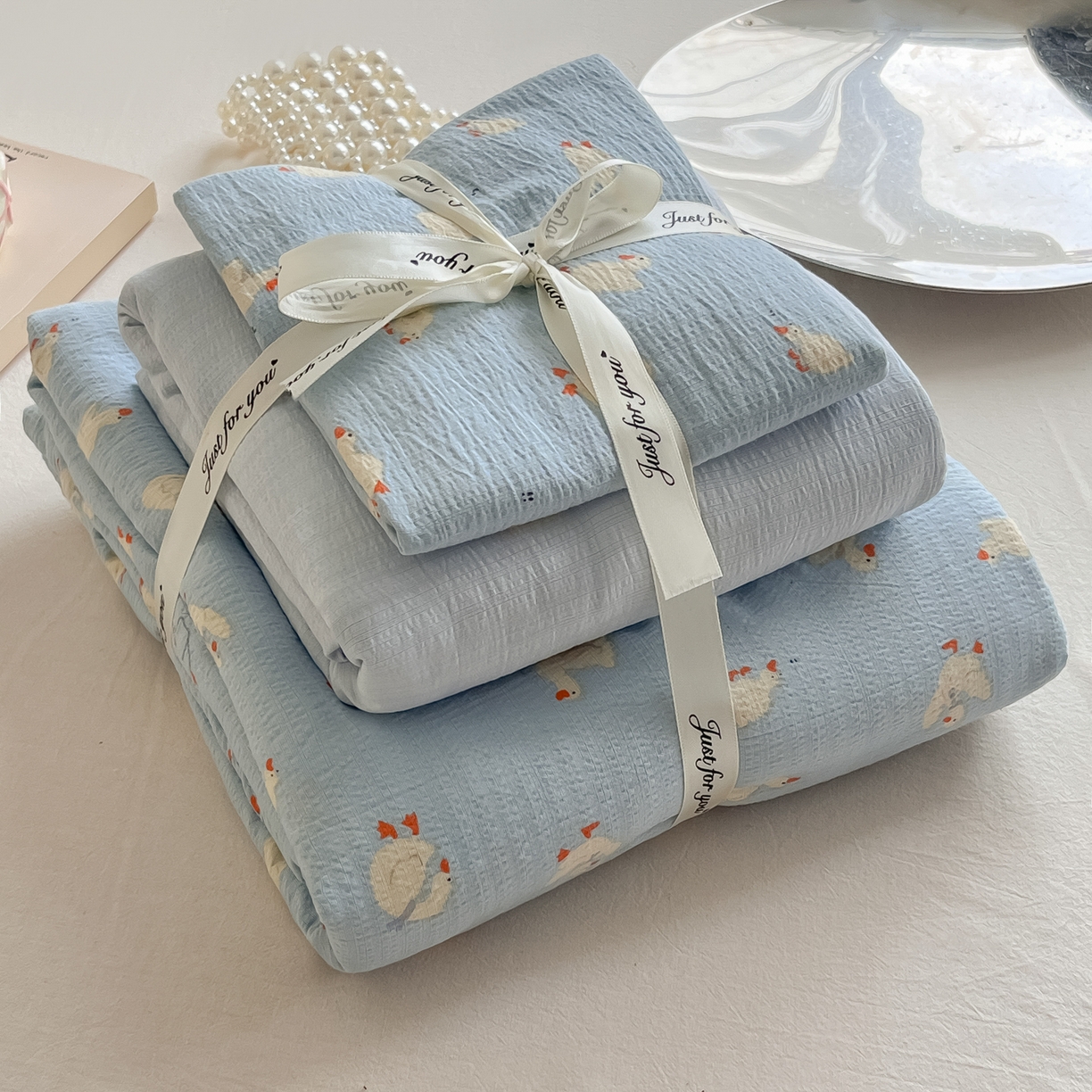 91家纺网 家纺一手货源 找家纺 韩巢家纺 2025新款双层纱床上用品四件套热销款超柔学生宿舍床单被套三件套 向天歌大鹅