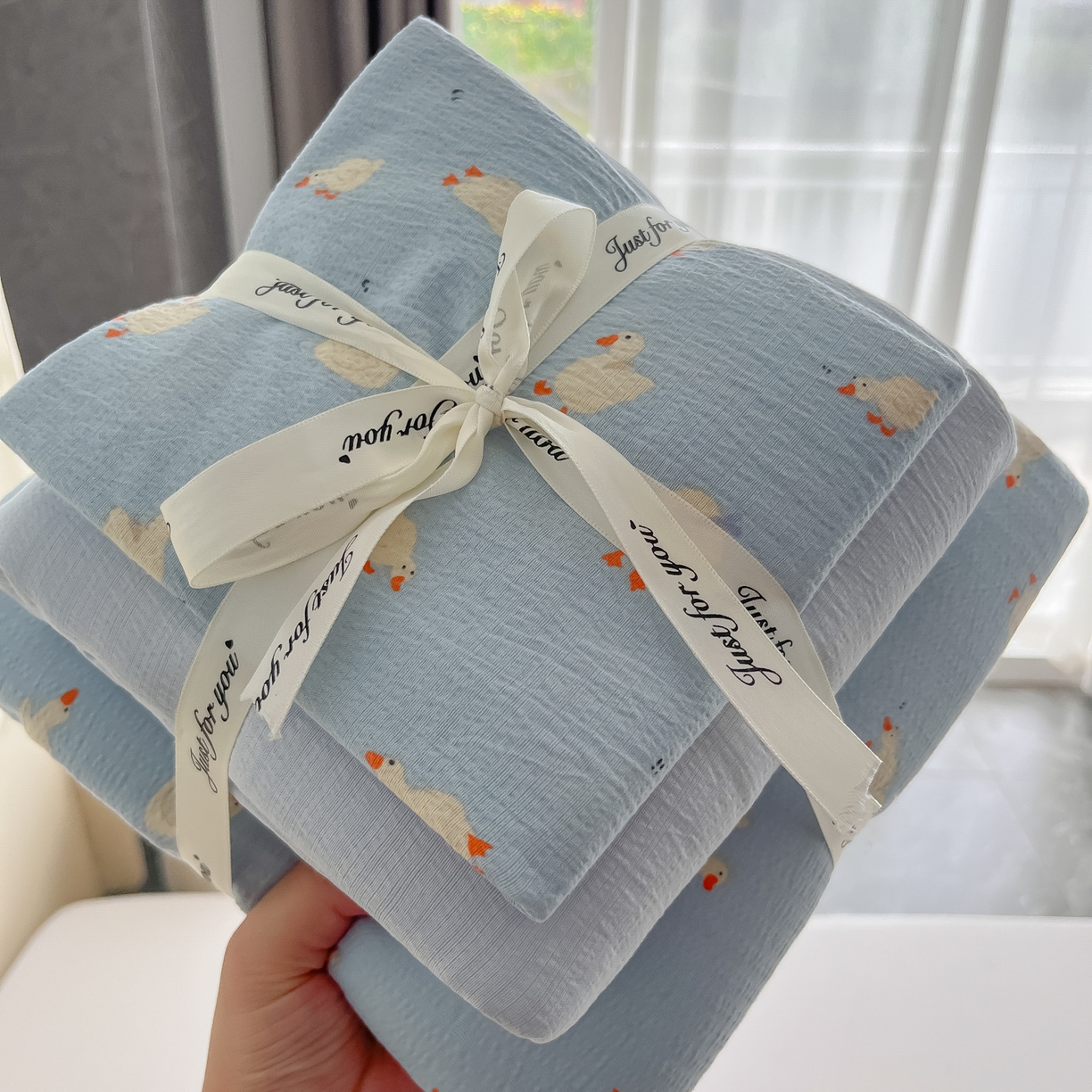 91家纺网 家纺一手货源 找家纺 韩巢家纺 2025新款双层纱床上用品四件套热销款超柔学生宿舍床单被套三件套 向天歌大鹅