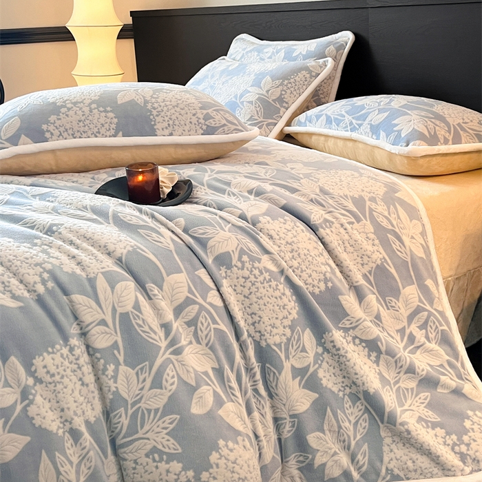 91家纺网 家纺一手货源 找家纺 诺梵 2025新款8斤立体雕花牛奶绒四件套_控价标准高于139，加大高于149 无尽夏-蓝