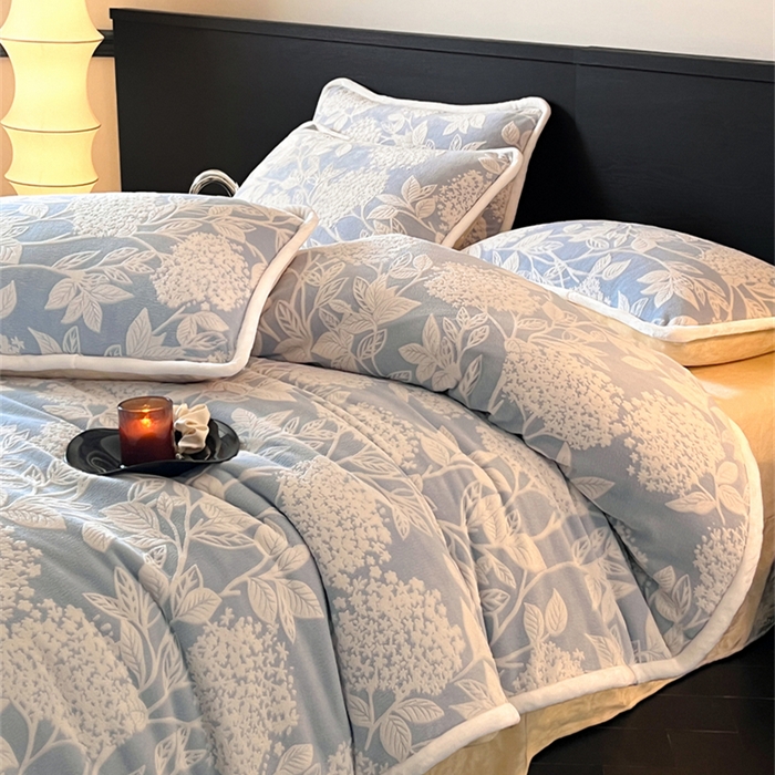 91家纺网 家纺一手货源 找家纺 诺梵 2025新款8斤立体雕花牛奶绒四件套_控价标准高于139，加大高于149 无尽夏-蓝