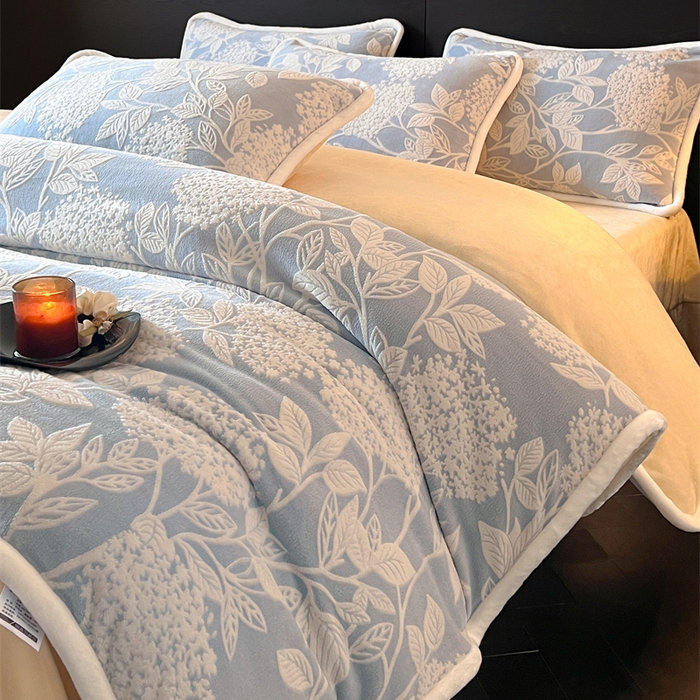 91家纺网 家纺一手货源 找家纺 诺梵 2025新款8斤立体雕花牛奶绒四件套_控价标准高于139，加大高于149 无尽夏-蓝