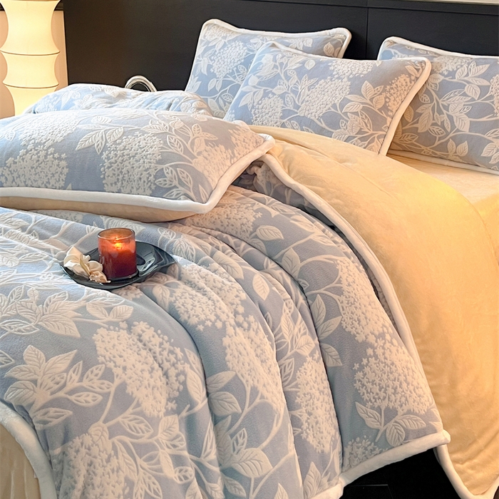 91家纺网 家纺一手货源 找家纺 诺梵 2025新款8斤立体雕花牛奶绒四件套_控价标准高于139，加大高于149 无尽夏-蓝