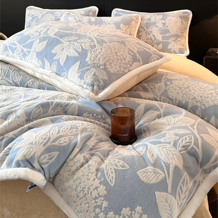 91家纺网 家纺一手货源 找家纺 诺梵 2025新款8斤立体雕花牛奶绒四件套_控价标准高于139，加大高于149 无尽夏-蓝