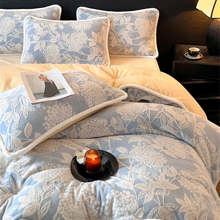 91家纺网 家纺一手货源 找家纺 诺梵 2025新款8斤立体雕花牛奶绒四件套_控价标准高于139，加大高于149 无尽夏-蓝