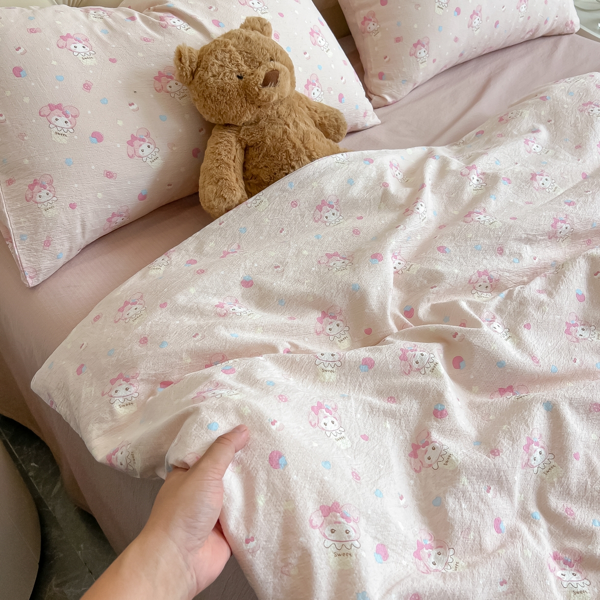 91家纺网 家纺一手货源 找家纺 韩巢家纺 2025新款双层纱床上用品四件套热销款超柔学生宿舍床单被套三件套 小美冰激凌