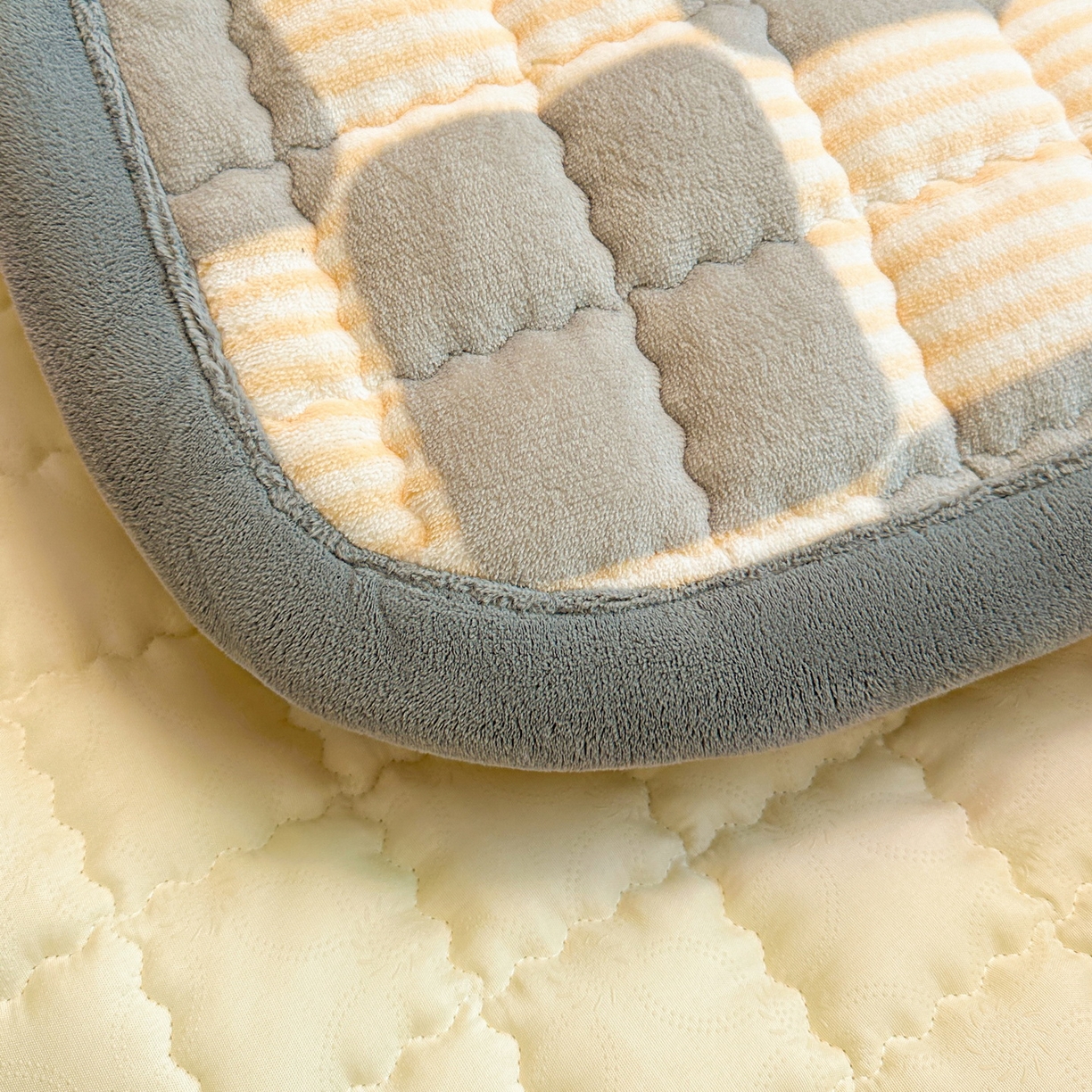 91家纺网 家纺一手货源 找家纺 （总）爱思凯家纺 2025新款水晶边-牛奶绒学生床褥-第三批