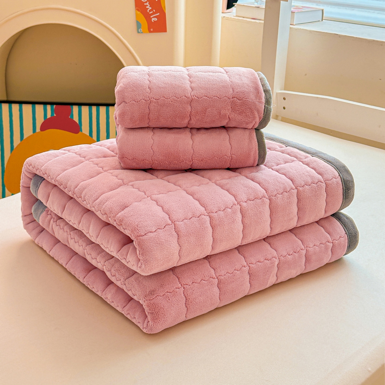 91家纺网 家纺一手货源 找家纺 爱思凯家纺 2025新款水晶边-牛奶绒学生床褥-第三批 水晶边床褥-暗粉