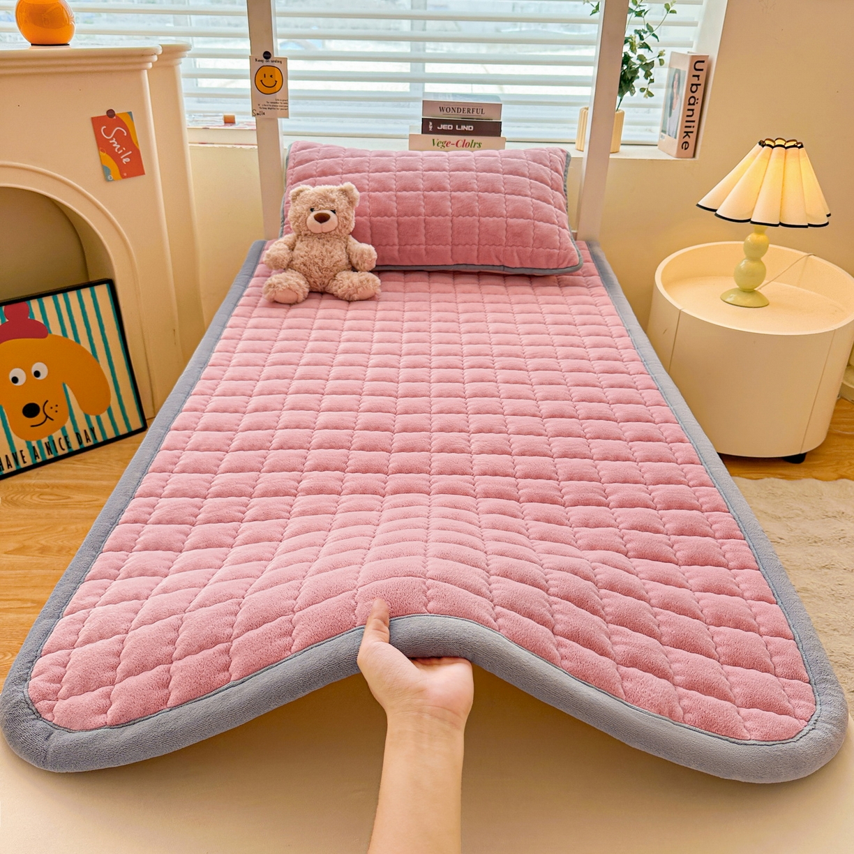 91家纺网 家纺一手货源 找家纺 爱思凯家纺 2025新款水晶边-牛奶绒学生床褥-第三批 水晶边床褥-暗粉