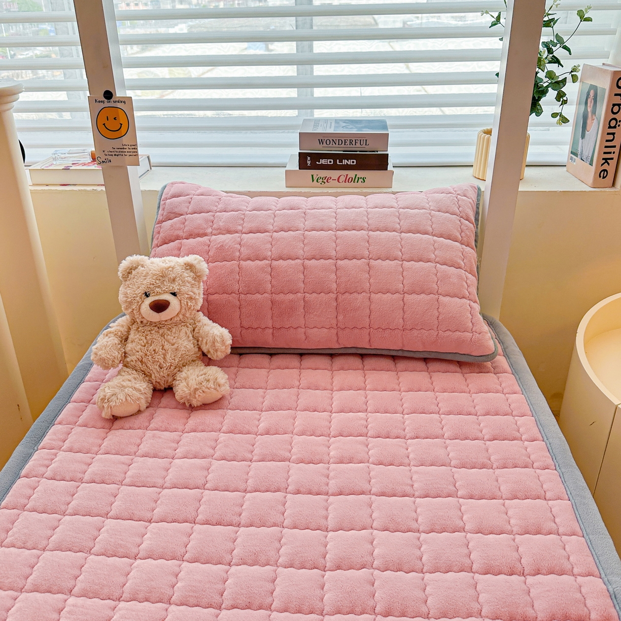 91家纺网 家纺一手货源 找家纺 爱思凯家纺 2025新款水晶边-牛奶绒学生床褥-第三批 水晶边床褥-暗粉