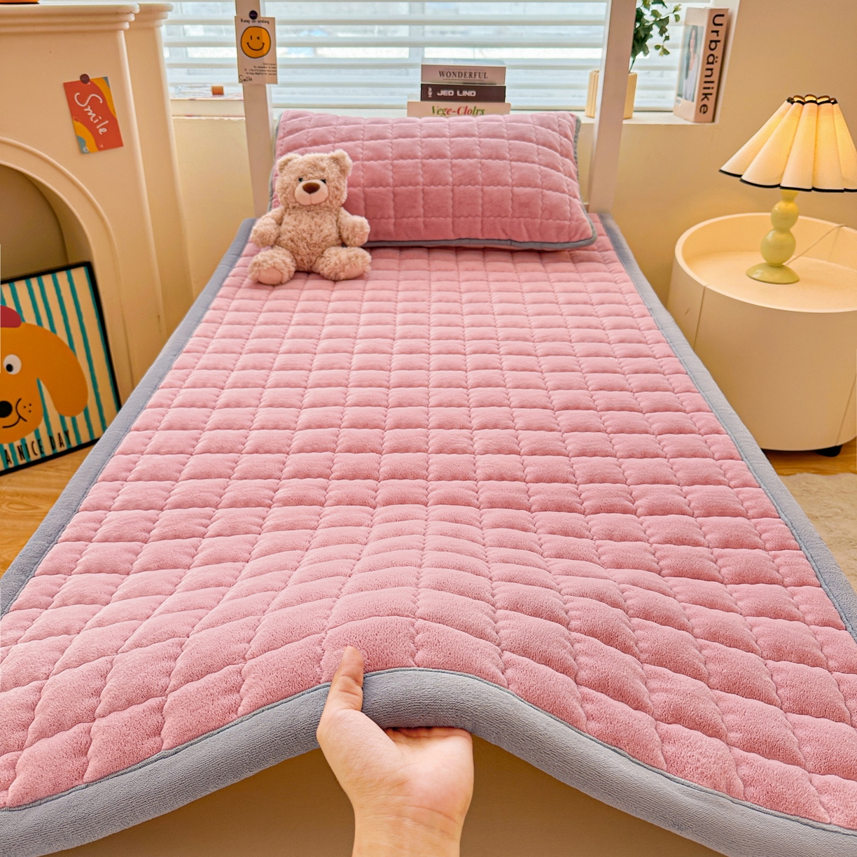 91家纺网 家纺一手货源 找家纺 爱思凯家纺 2025新款水晶边-牛奶绒学生床褥-第三批 水晶边床褥-暗粉