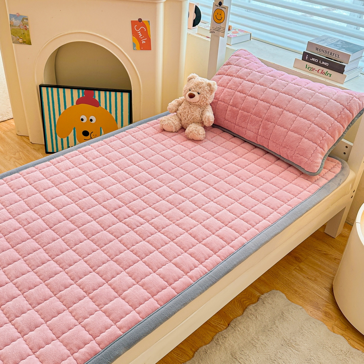 91家纺网 家纺一手货源 找家纺 爱思凯家纺 2025新款水晶边-牛奶绒学生床褥-第三批 水晶边床褥-暗粉