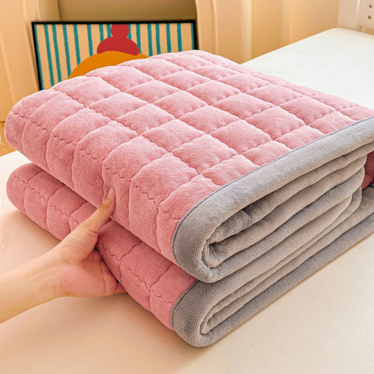 91家纺网 家纺一手货源 找家纺 爱思凯家纺 2025新款水晶边-牛奶绒学生床褥-第三批 水晶边床褥-暗粉