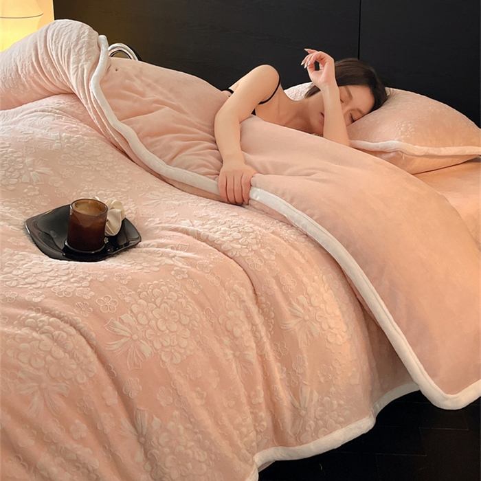 91家纺网 家纺一手货源 找家纺 诺梵 2025新款8斤立体雕花牛奶绒四件套_控价标准高于139，加大高于149 绣球花束-粉玉