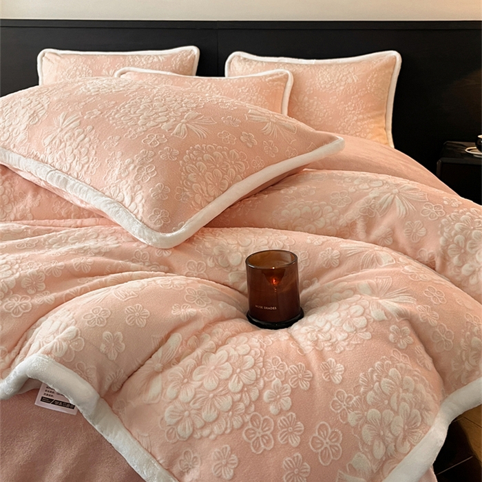 91家纺网 家纺一手货源 找家纺 诺梵 2025新款8斤立体雕花牛奶绒四件套_控价标准高于139，加大高于149 绣球花束-粉玉