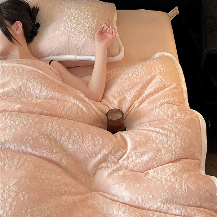 91家纺网 家纺一手货源 找家纺 诺梵 2025新款8斤立体雕花牛奶绒四件套_控价标准高于139，加大高于149 绣球花束-粉玉