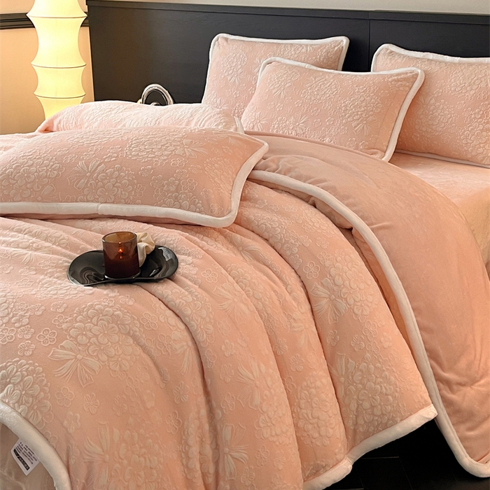 91家纺网 家纺一手货源 找家纺 诺梵 2025新款8斤立体雕花牛奶绒四件套_控价标准高于139，加大高于149 绣球花束-粉玉