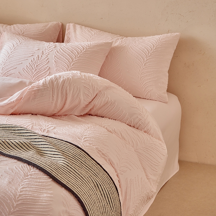 91家纺网 家纺一手货源 找家纺 缘生活  2025年新款剪花针叶四件套四季款（民宿首选） 剪花针叶-浅粉