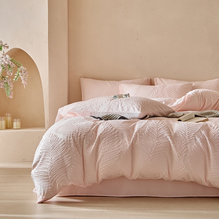 91家纺网 家纺一手货源 找家纺 缘生活  2025年新款剪花针叶四件套四季款（民宿首选） 剪花针叶-浅粉