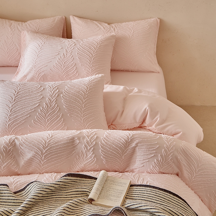 91家纺网 家纺一手货源 找家纺 缘生活  2025年新款剪花针叶四件套四季款（民宿首选） 剪花针叶-浅粉