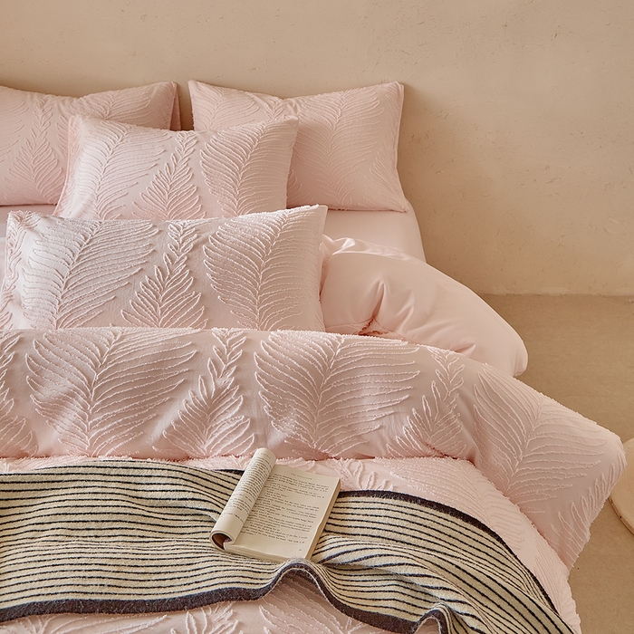 91家纺网 家纺一手货源 找家纺 缘生活  2025年新款剪花针叶四件套四季款（民宿首选） 剪花针叶-浅粉