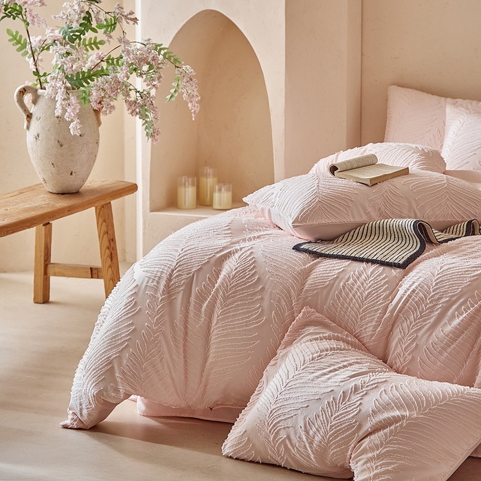 91家纺网 家纺一手货源 找家纺 缘生活  2025年新款剪花针叶四件套四季款（民宿首选） 剪花针叶-浅粉