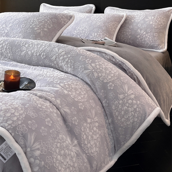 91家纺网 家纺一手货源 找家纺 诺梵 2025新款8斤立体雕花牛奶绒四件套_控价标准高于139，加大高于149 绣球花束-灰