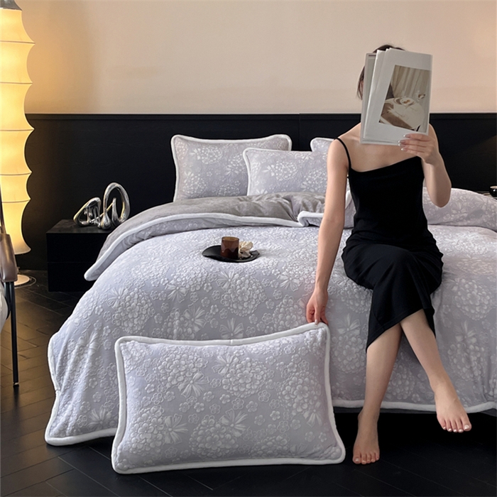 91家纺网 家纺一手货源 找家纺 诺梵 2025新款8斤立体雕花牛奶绒四件套_控价标准高于139，加大高于149 绣球花束-灰