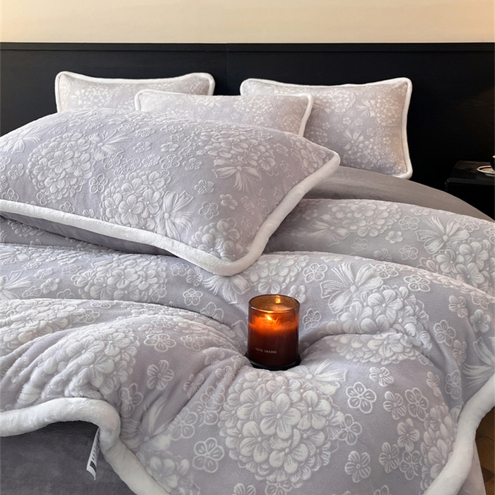 91家纺网 家纺一手货源 找家纺 诺梵 2025新款8斤立体雕花牛奶绒四件套_控价标准高于139，加大高于149 绣球花束-灰