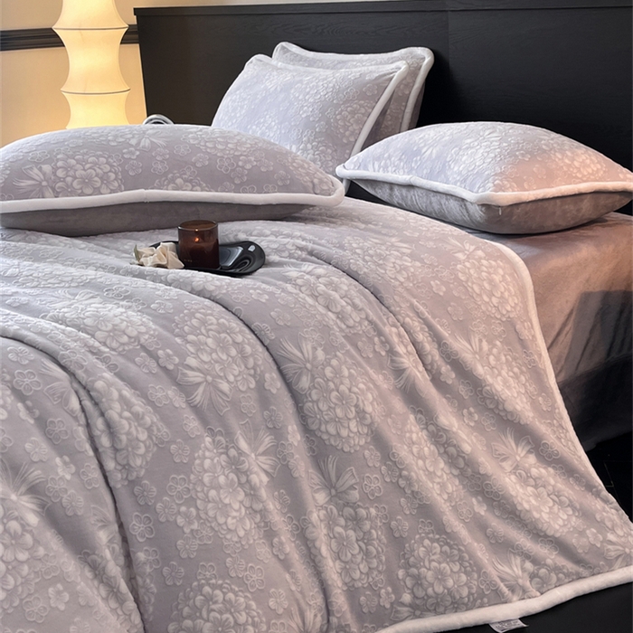 91家纺网 家纺一手货源 找家纺 诺梵 2025新款8斤立体雕花牛奶绒四件套_控价标准高于139，加大高于149 绣球花束-灰