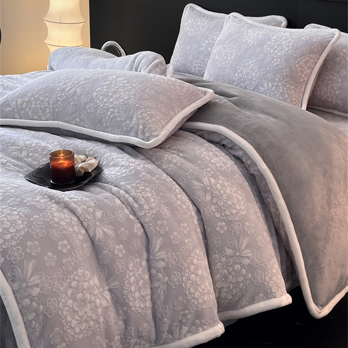 91家纺网 家纺一手货源 找家纺 诺梵 2025新款8斤立体雕花牛奶绒四件套_控价标准高于139，加大高于149 绣球花束-灰