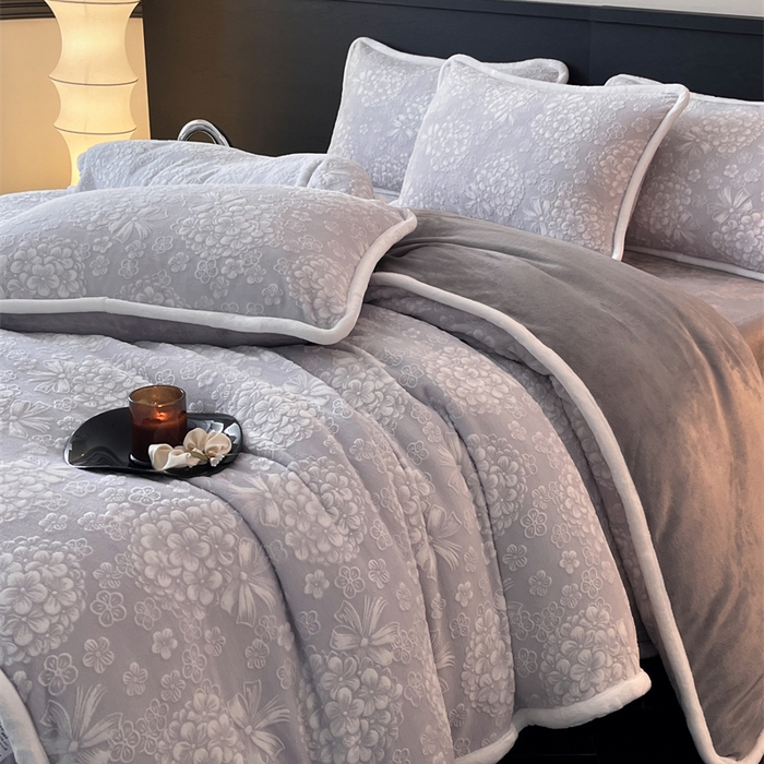 91家纺网 家纺一手货源 找家纺 诺梵 2025新款8斤立体雕花牛奶绒四件套_控价标准高于139，加大高于149 绣球花束-灰