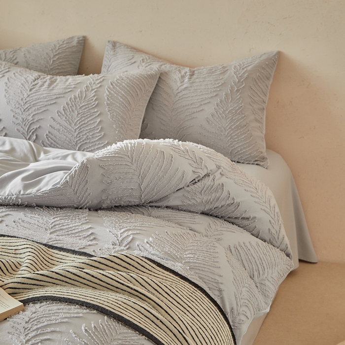 91家纺网 家纺一手货源 找家纺 缘生活  2025年新款剪花针叶四件套四季款（民宿首选） 剪花针叶-浅灰