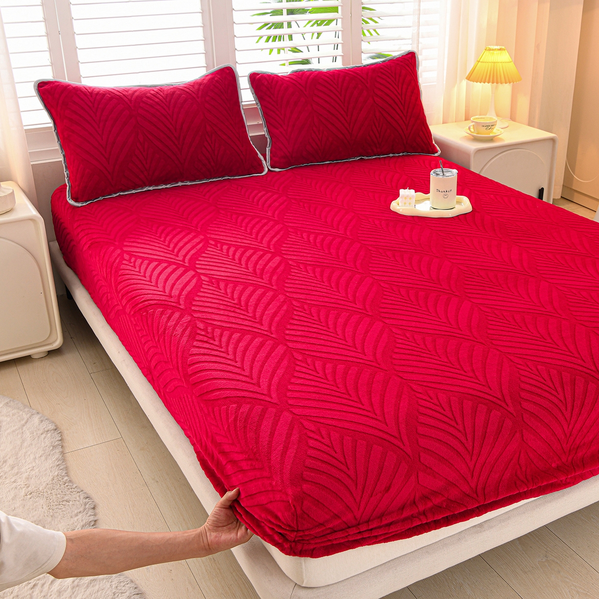 91家纺网 家纺一手货源 找家纺 （总）推推家纺 2025新款雕花加厚牛奶绒床笠