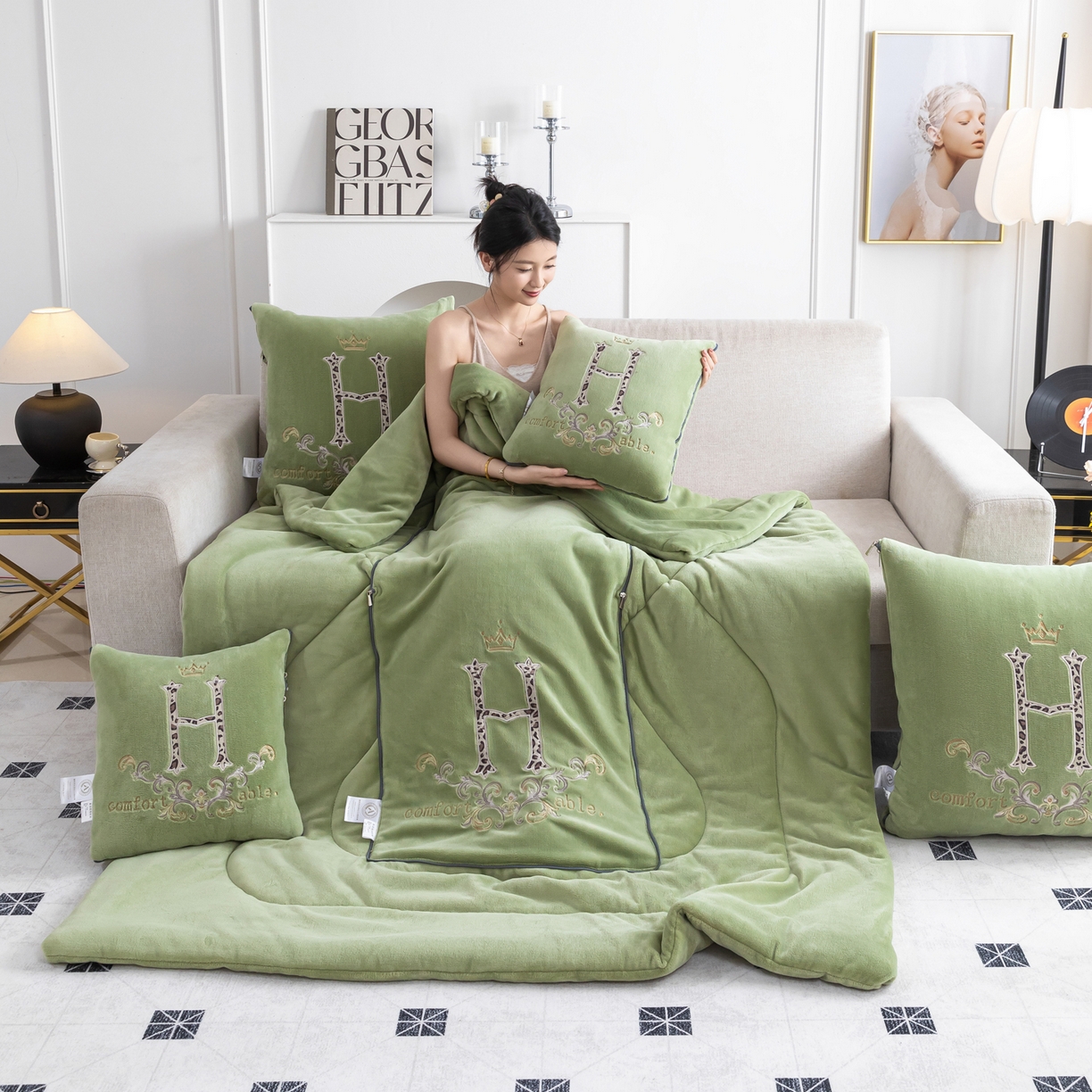 91家纺网 家纺一手货源 找家纺 （总）照世家纺 2025新款牛奶绒简约复古款抱枕被