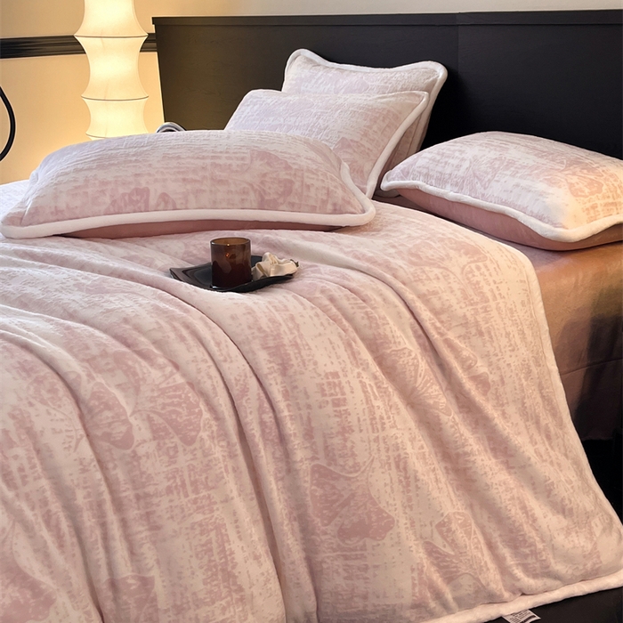 91家纺网 家纺一手货源 找家纺 诺梵 2025新款8斤立体雕花牛奶绒四件套_控价标准高于139，加大高于149 银杏叶