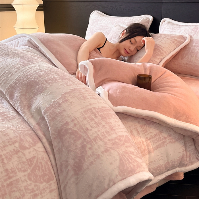 91家纺网 家纺一手货源 找家纺 诺梵 2025新款8斤立体雕花牛奶绒四件套_控价标准高于139，加大高于149 银杏叶