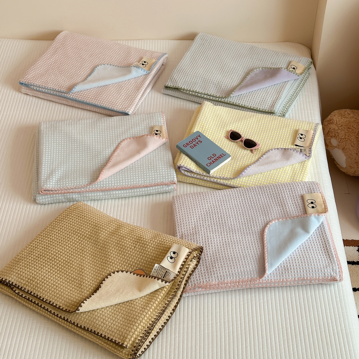 （总）桃子家居 2025新款A类ins菠萝毯全消光烂花撞色华夫格三角针工艺加厚牛奶绒毛毯多功能毯