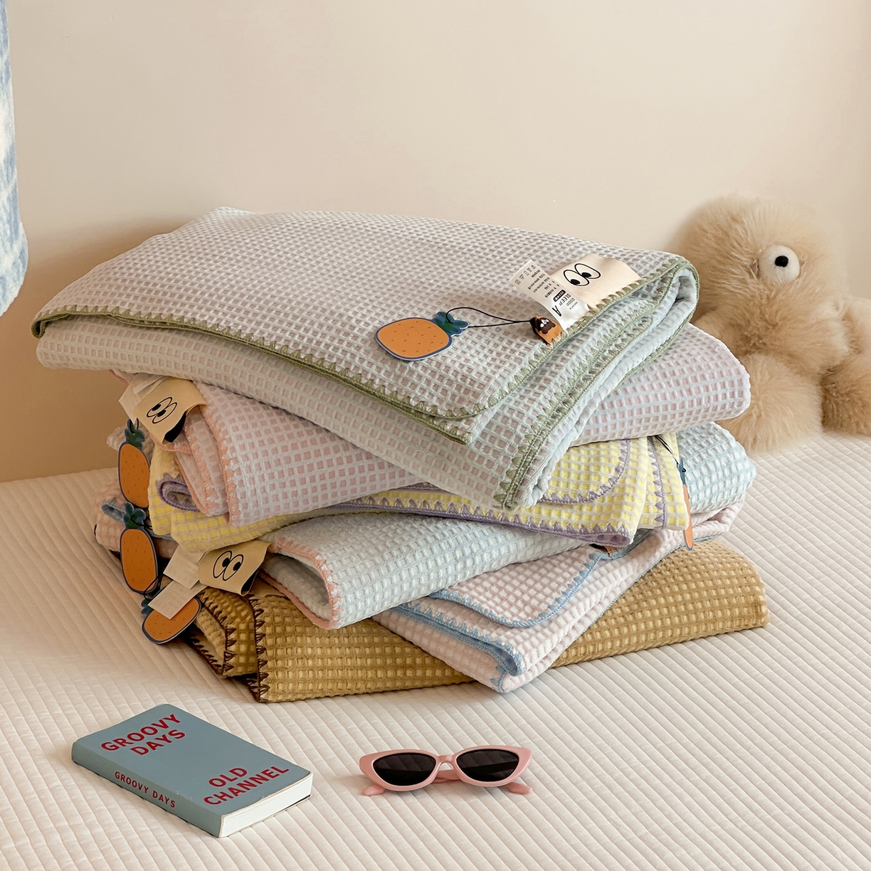 91家纺网 家纺一手货源 找家纺 （总）桃子家居 2025新款A类ins菠萝毯全消光烂花撞色华夫格三角针工艺加厚牛奶绒毛毯多功能毯