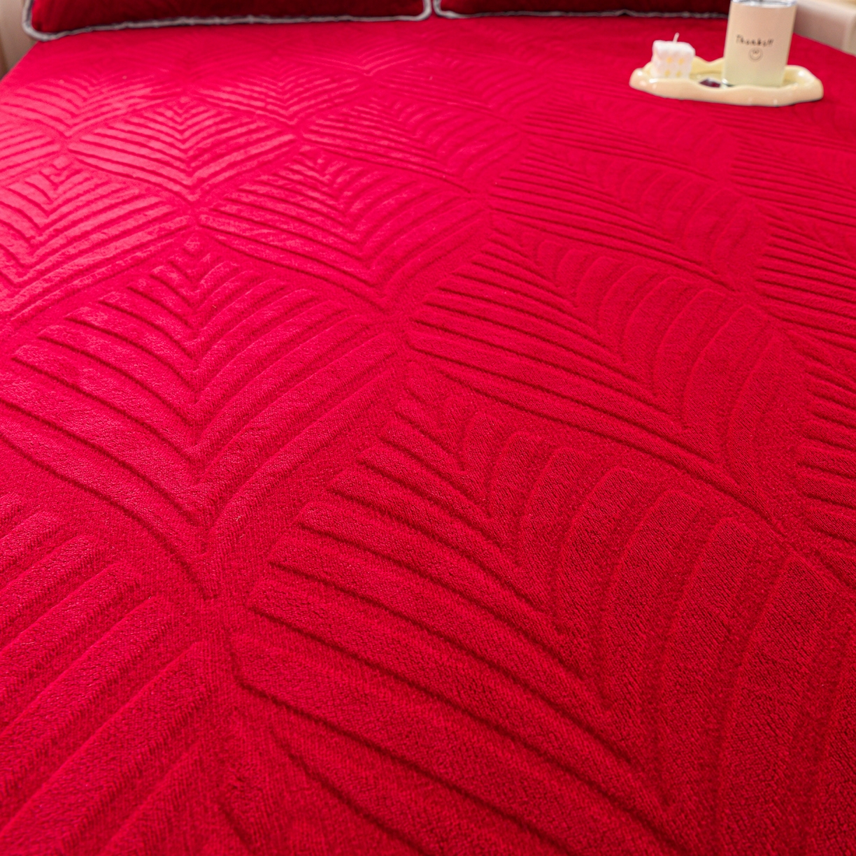 91家纺网 家纺一手货源 找家纺 推推家纺 2025新款雕花加厚牛奶绒床笠 枫叶偏偏-酒红