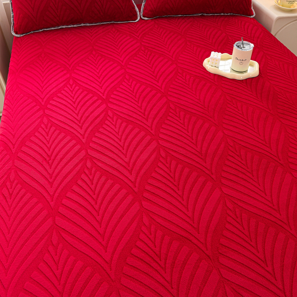 91家纺网 家纺一手货源 找家纺 推推家纺 2025新款雕花加厚牛奶绒床笠 枫叶偏偏-酒红