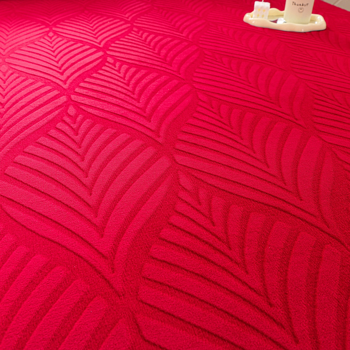 91家纺网 家纺一手货源 找家纺 推推家纺 2025新款雕花加厚牛奶绒床笠 枫叶偏偏-酒红