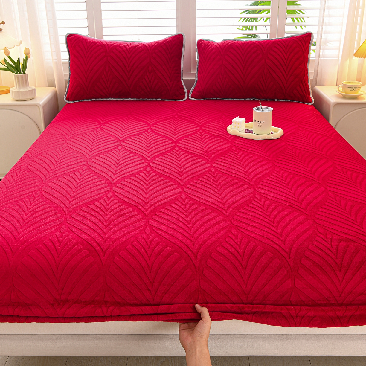 91家纺网 家纺一手货源 找家纺 推推家纺 2025新款雕花加厚牛奶绒床笠 枫叶偏偏-酒红