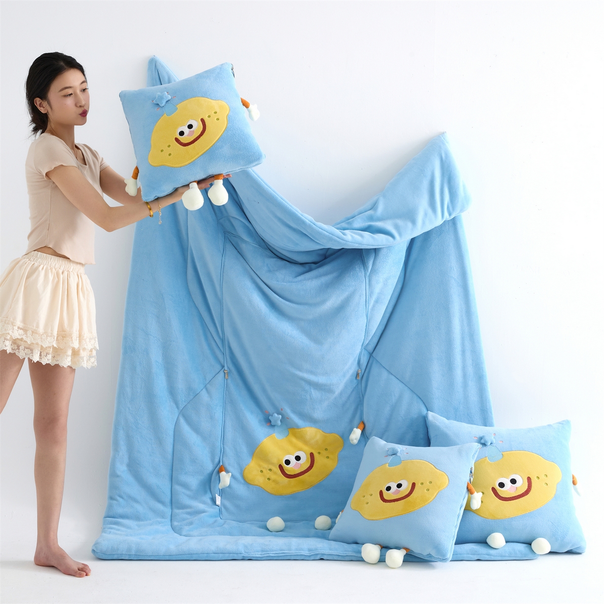 91家纺网 家纺一手货源 找家纺 （总）照世家纺 2025新款牛奶绒抗菌棉mango款抱枕被