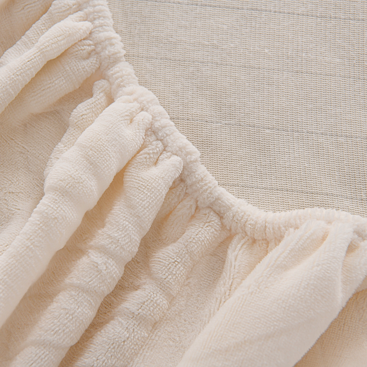 91家纺网 家纺一手货源 找家纺 推推家纺 2025新款雕花加厚牛奶绒床笠 枫叶偏偏-米白