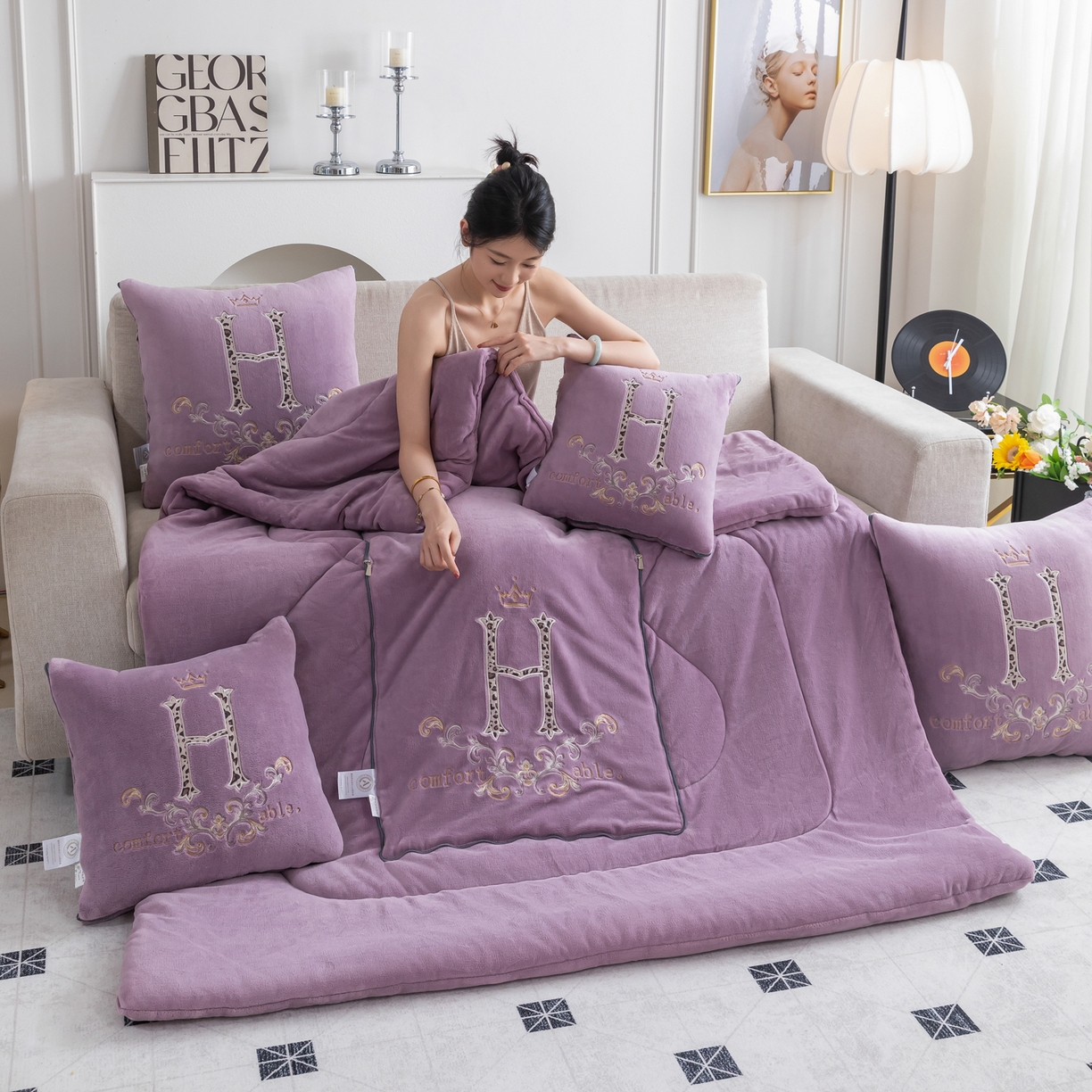 91家纺网 家纺一手货源 找家纺 （总）照世家纺 2025新款牛奶绒简约复古款抱枕被