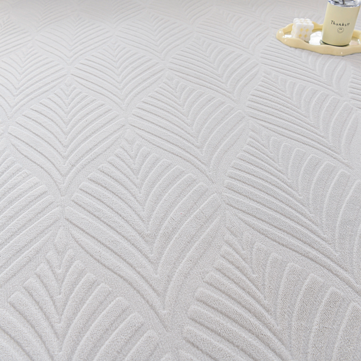 91家纺网 家纺一手货源 找家纺 推推家纺 2025新款雕花加厚牛奶绒床笠 枫叶偏偏-浅灰